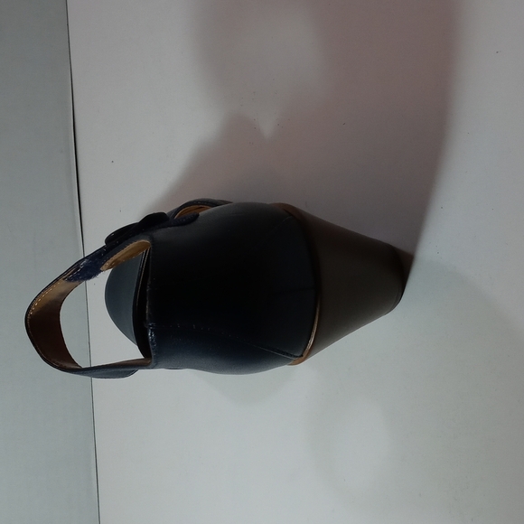 Shoes - Picture 3 of 7